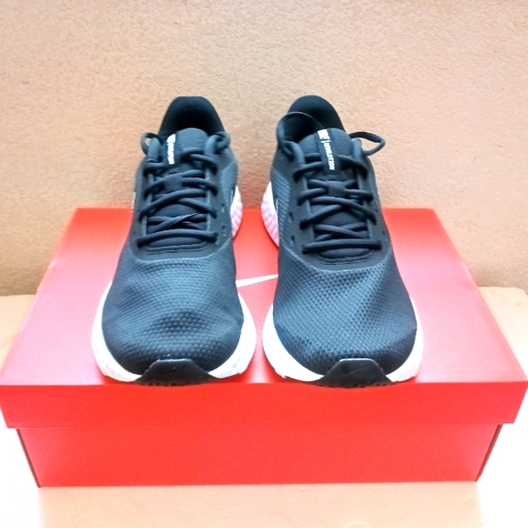 Nike - Picture 3 of 4